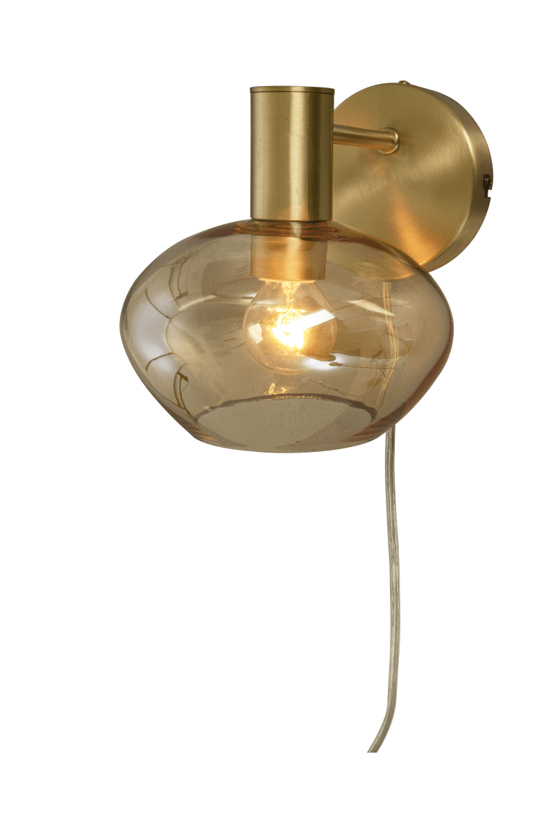 Bell Ø15 Mattes Messing wandlampe Von Aneta Lighting - Der runde Glasschirm spendet ein warmes und angenehmes Licht und schafft so eine einladende Atmosphäre im Raum.