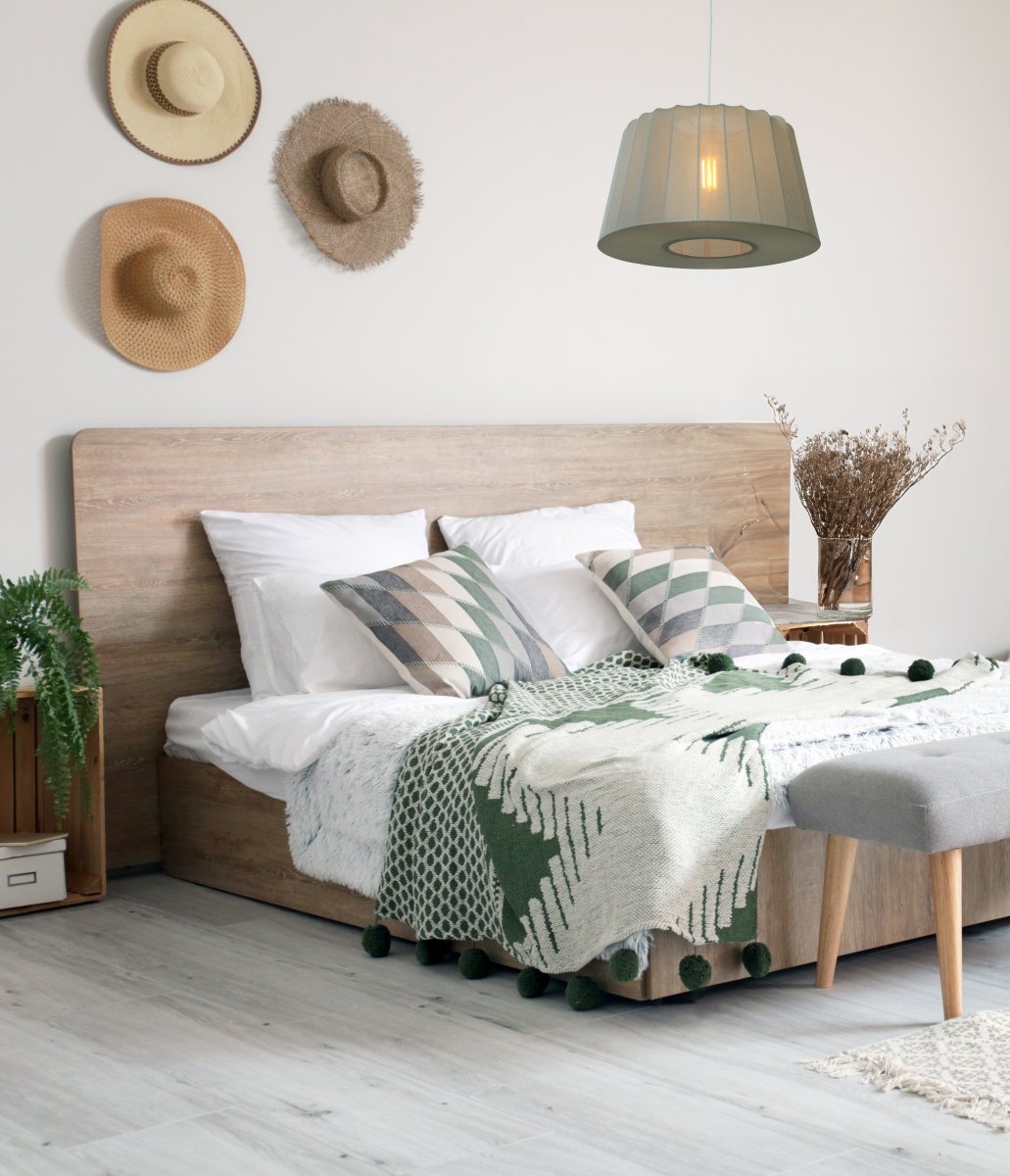Abril Ø45 Beige hängelampe Von Aneta Lighting - Die wundersch&ouml;ne Deckenleuchte Abril ist mit feinem Stretchstoff bezogen, der das Licht filtert und angenehm im Raum verteilt.