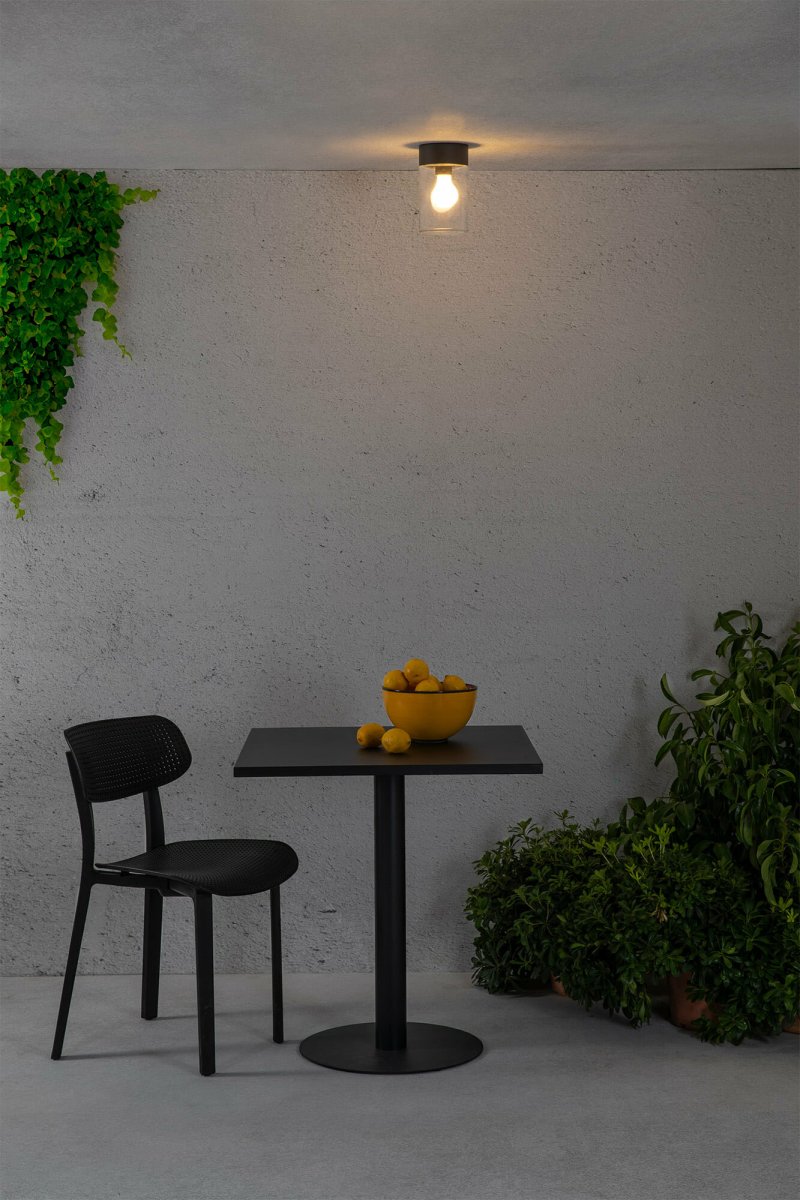 Kila Grau außenlampe Von Faro Barcelona - Kila ist eine Au&szlig;enlampe aus Aluminium und Glas mit einem stilvollen Design, das den halbtransparenten Diffusor und die sichtbare Lichtquelle hervorhebt.