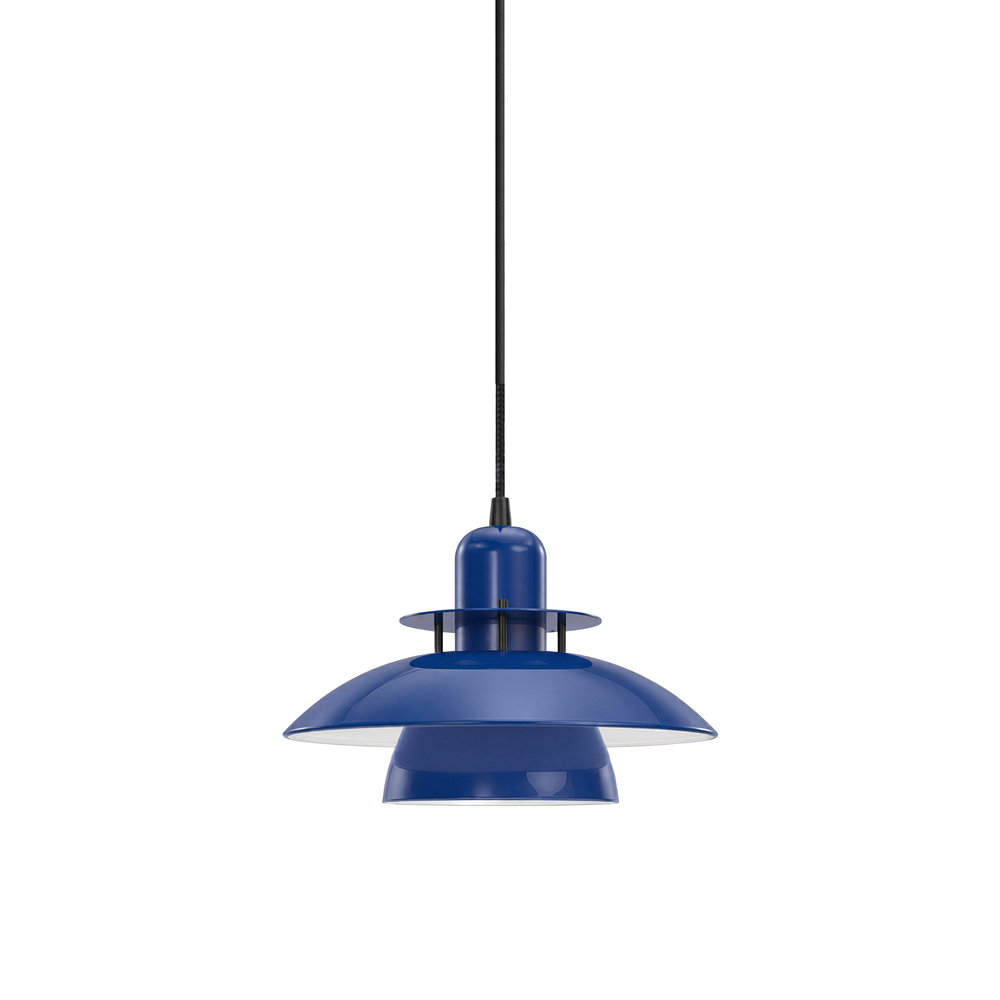 Primus IV Ø28 Blau hängelampe Von Belid - Das ikonische Design stammt aus den 1980er-Jahren und zeichnet sich durch seine charakteristischen Schirme aus, die ein angenehmes und blendfreies Licht spenden.