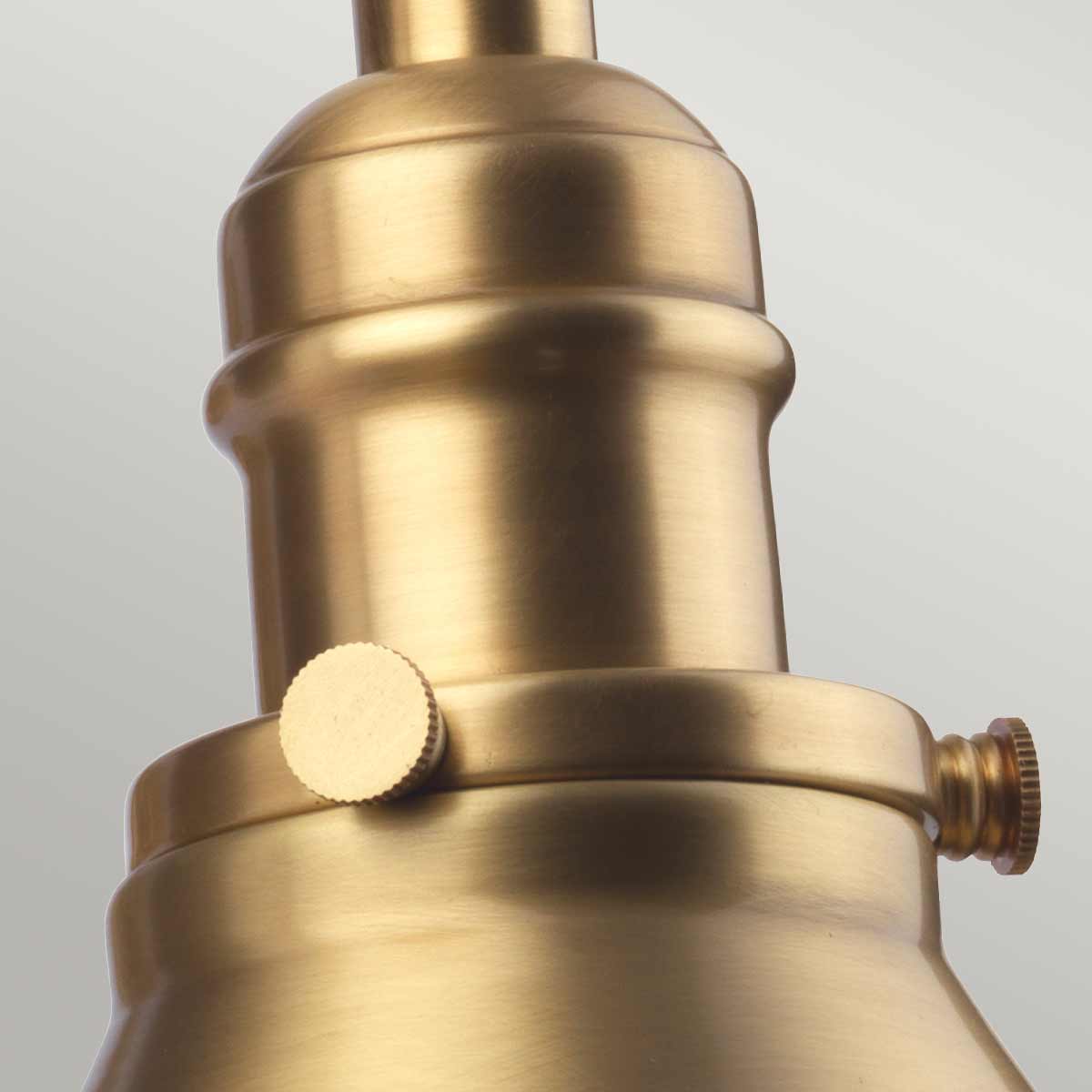 Provence Ø20 Antikes Messing wandlampe Von Elstead Lighting - Dieses zeitlose Design passt sowohl zu klassischen als auch zu modernen Inneneinrichtungen und bietet eine praktische und elegante Beleuchtungslösung.