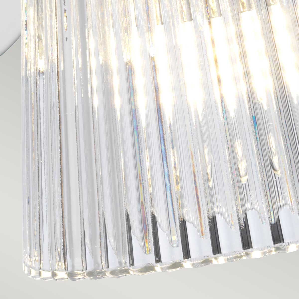 Addison Ø13 Chrom poliert badezimmerlampe Von Elstead Lighting - Verschönern Sie Ihr Badezimmer mit dieser eleganten Wandleuchte mit Schutzart IP44, die den Einsatz in feuchten Umgebungen sicher macht.