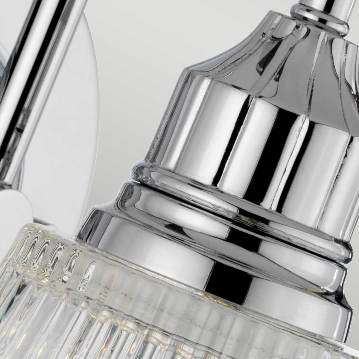Addison Ø13 Chrom poliert badezimmerlampe Von Elstead Lighting - Verschönern Sie Ihr Badezimmer mit dieser eleganten Wandleuchte mit Schutzart IP44, die den Einsatz in feuchten Umgebungen sicher macht.