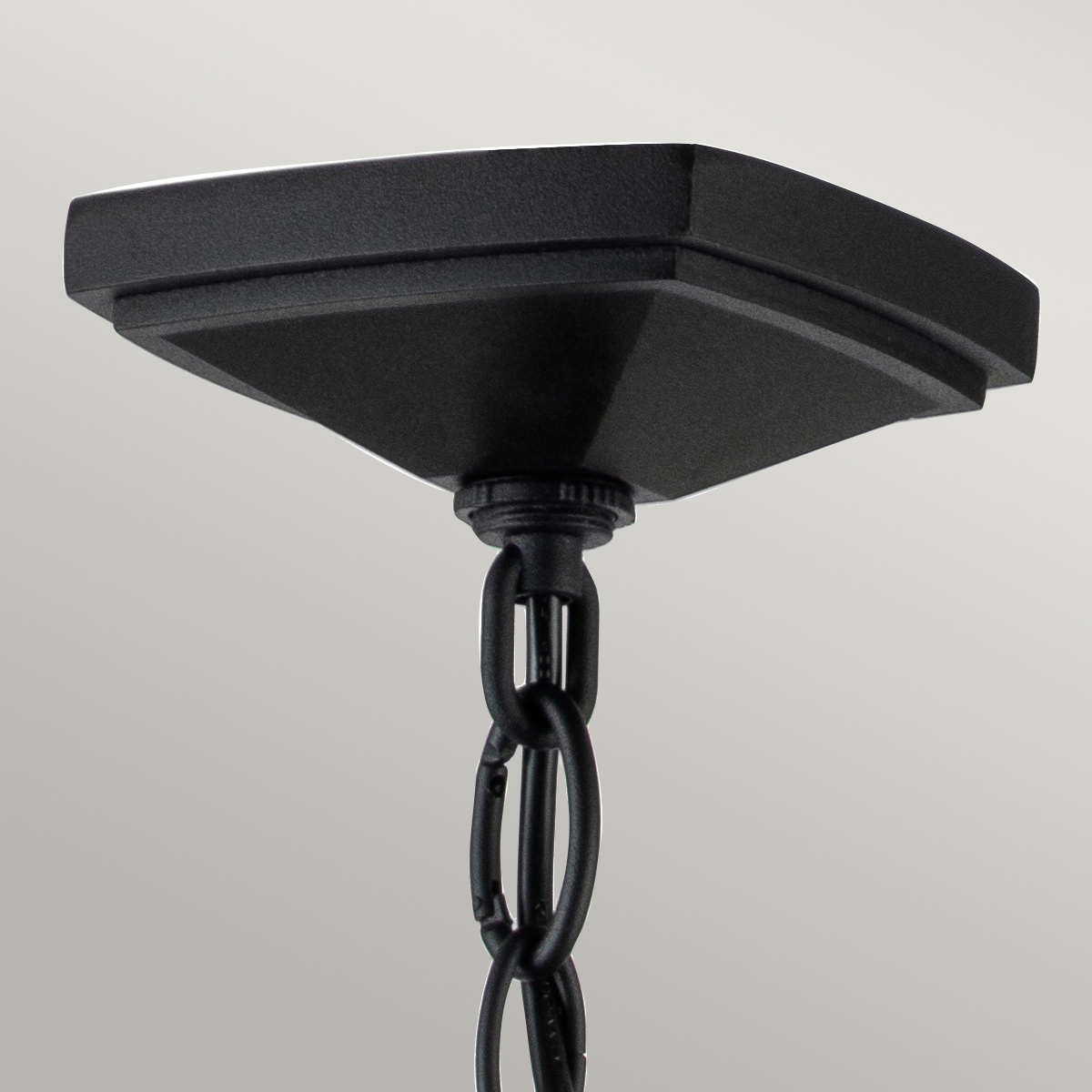 Alford Place S Schwarz Von Elstead Lighting - Den robusta&nbsp;ramen i svart aluminium och de klara glaspartierna skapar ett sofistikerat uttryck samtidigt som ljuset sprids j&auml;mnt och vackert.