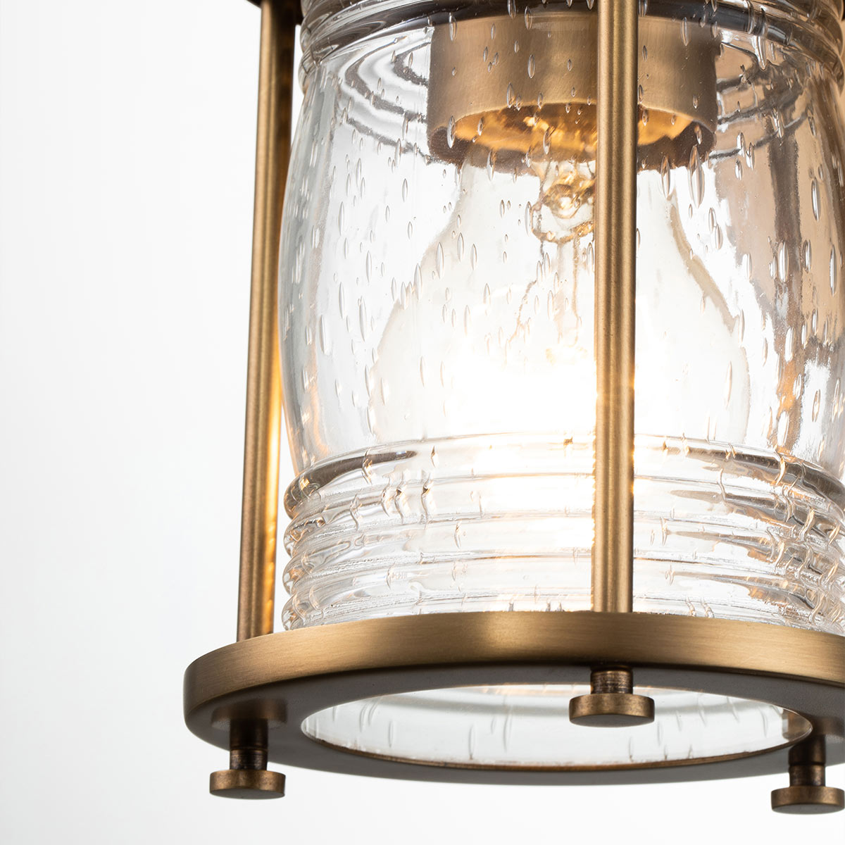 Ashland Bay 20cm Messing badezimmerlampe Von Elstead Lighting - Perfekt, um eine warme und einladende Atmosphäre zu schaffen und gleichzeitig für funktionale Beleuchtung zu sorgen.