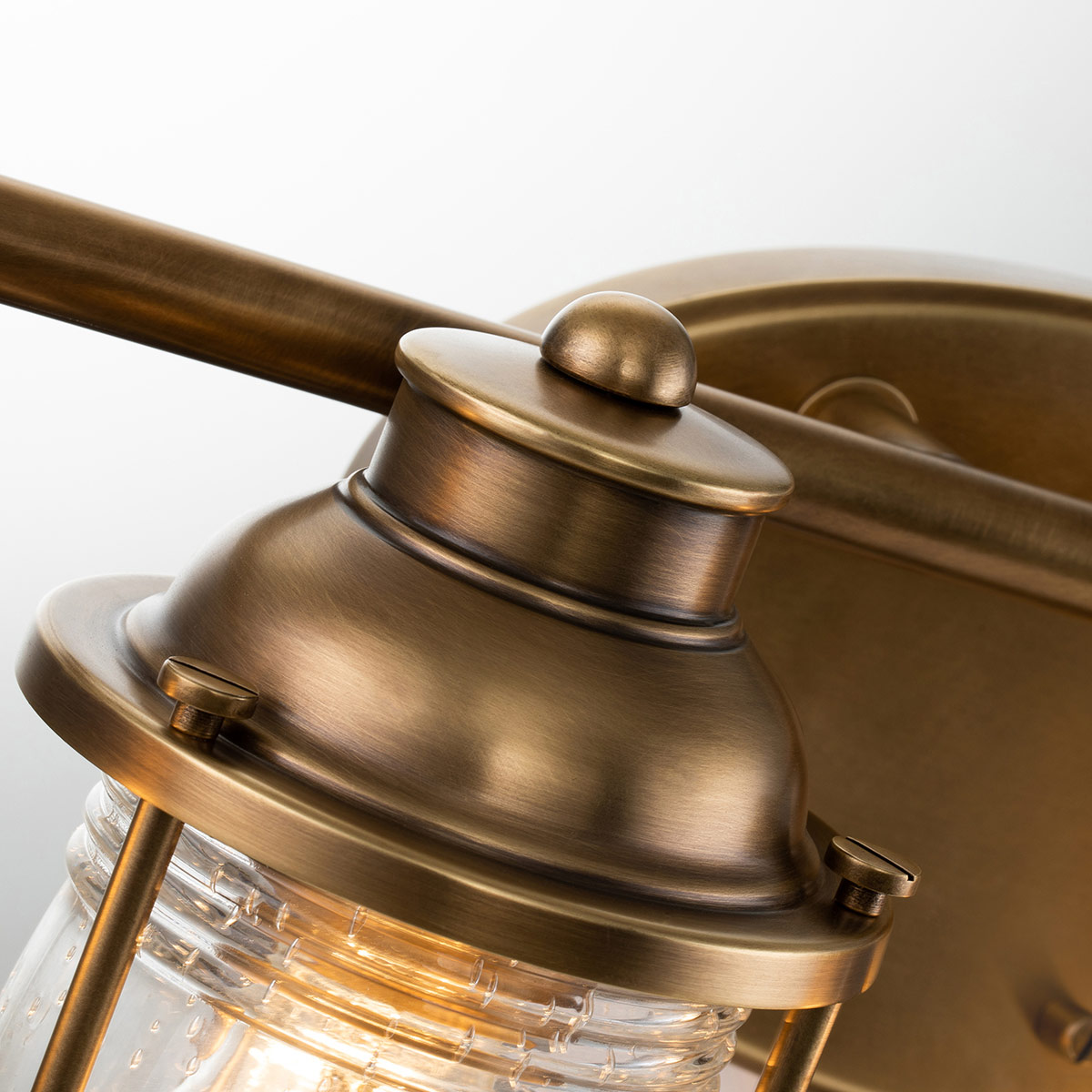Ashland Bay 85cm Messing badezimmerlampe Von Elstead Lighting - Perfekt, um eine warme und einladende Atmosphäre zu schaffen und gleichzeitig für funktionale Beleuchtung zu sorgen.