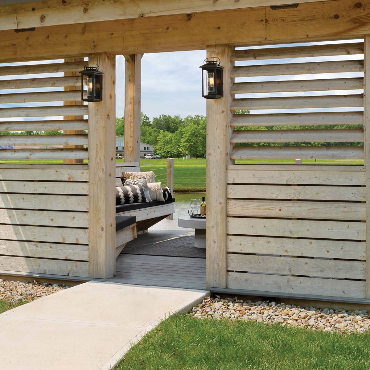 Atwater 35cm Schwarz außenlampe Von Elstead Lighting - Med IP44-klassning &auml;r Atwater skyddad mot fukt och v&auml;derp&aring;verkan, vilket g&ouml;r den till en elegant och l&aring;ngvarig l&ouml;sning f&ouml;r entr&eacute;er, uteplatser och tr&auml;dg&aring;rdsmilj&ouml;er.