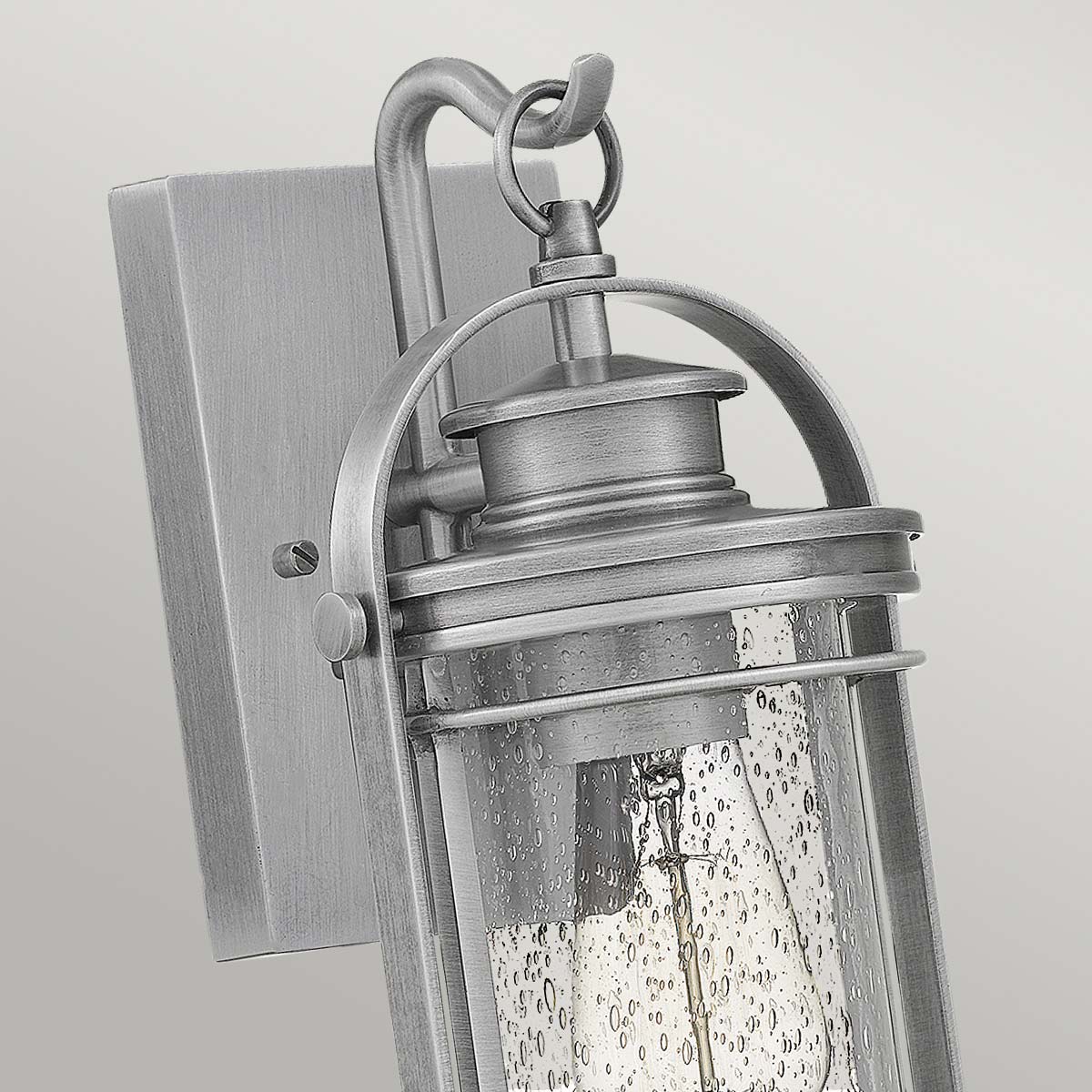 Booker 28cm Aluminium außenlampe Von Elstead Lighting - Booker &auml;r en stilfull och robust fasadlampa med en design inspirerad av klassiska marina lanternor.