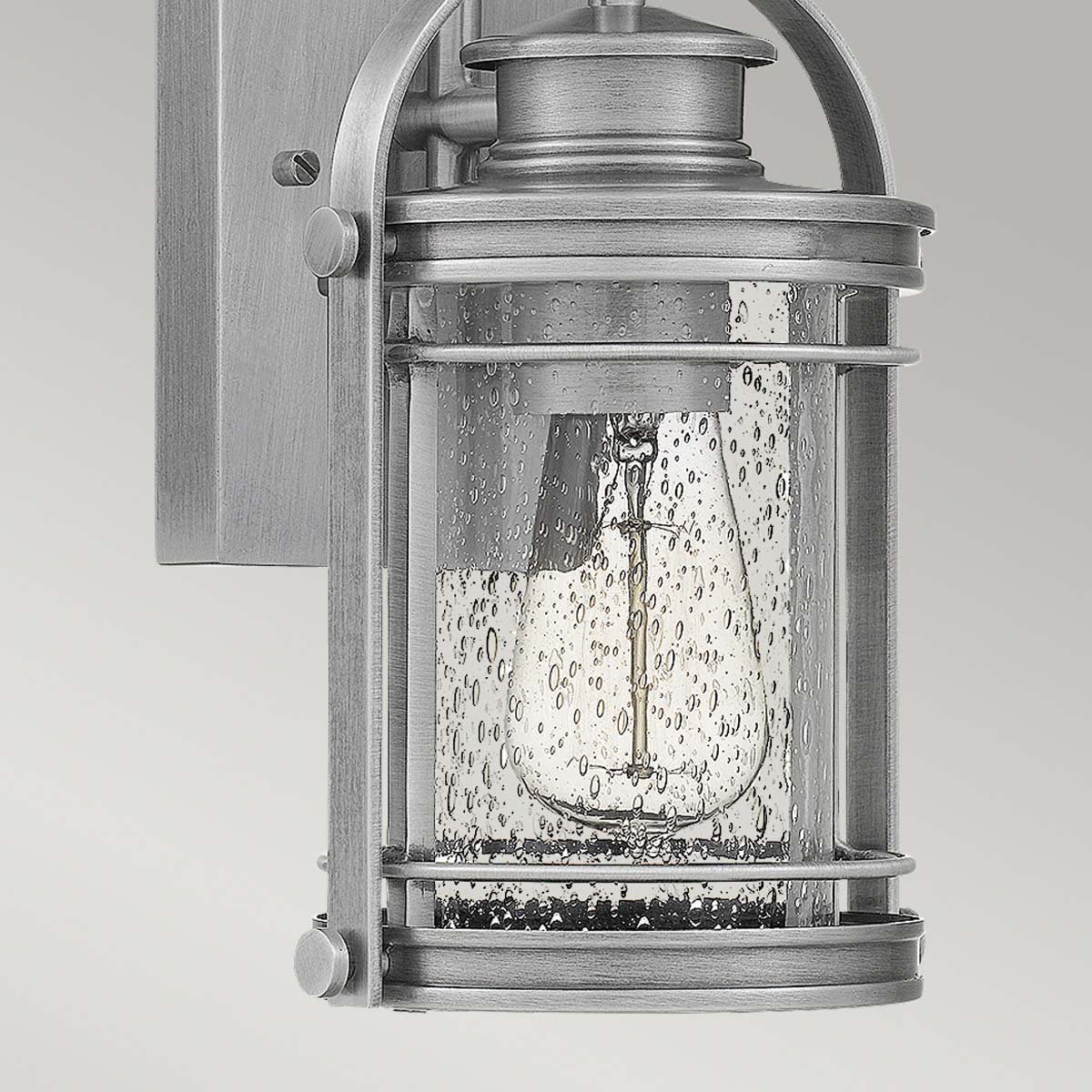 Booker 28cm Aluminium außenlampe Von Elstead Lighting - Booker &auml;r en stilfull och robust fasadlampa med en design inspirerad av klassiska marina lanternor.