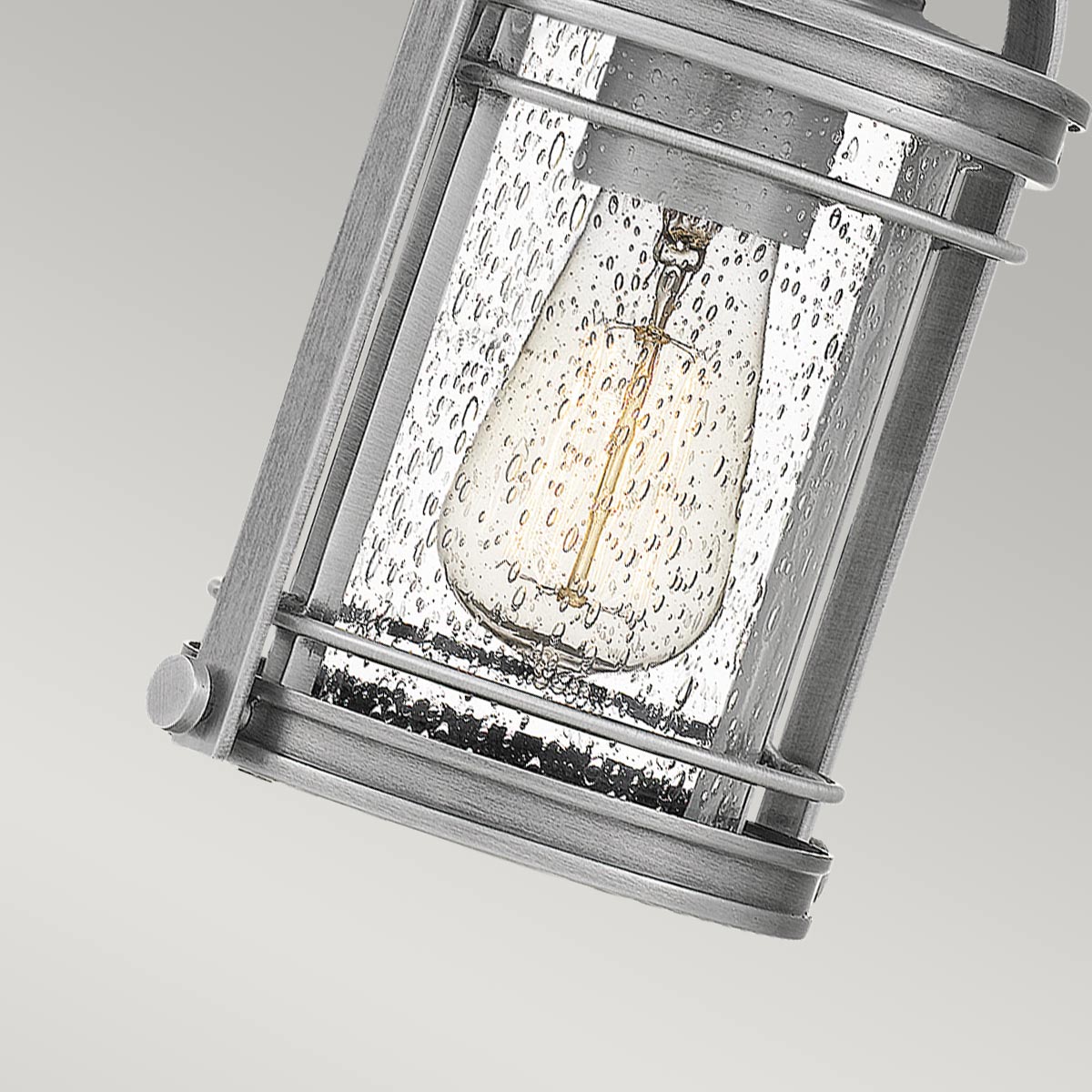 Booker 28cm Aluminium Von Elstead Lighting - Booker &auml;r en stilfull och robust takpendel med en design inspirerad av klassiska marina lanternor.