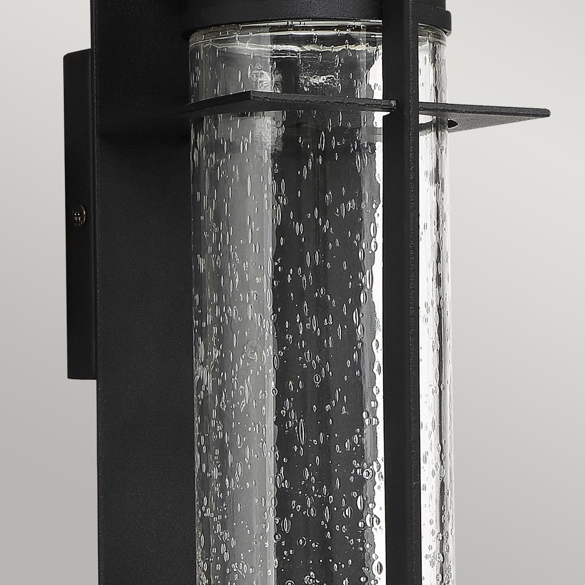 Eames 36cm Schwarz außenlampe Von Elstead Lighting - Eames &auml;r en modern och stilren fasadlampa med en industriell touch.