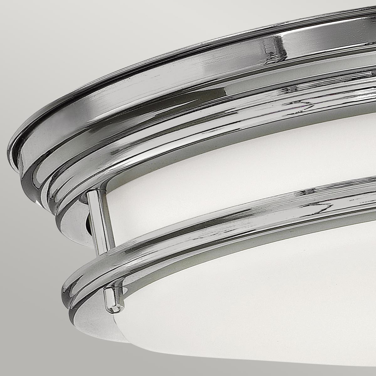 Hadrian Ø30 Chrom badezimmerlampe Von Elstead Lighting - Die Deckenleuchte Hadrian in Chromoptik bietet ein zeitloses und stilvolles Design und ist mit ihrer Schutzart IP44 perfekt für Badezimmer geeignet.