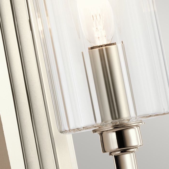 Kimrose 35cm Nickel wandlampe Von Elstead Lighting - Der zylindrische Glasschirm ist klar und mit vertikalen Rillen versehen, wodurch ein einzigartiger und subtiler Lichteffekt entsteht.