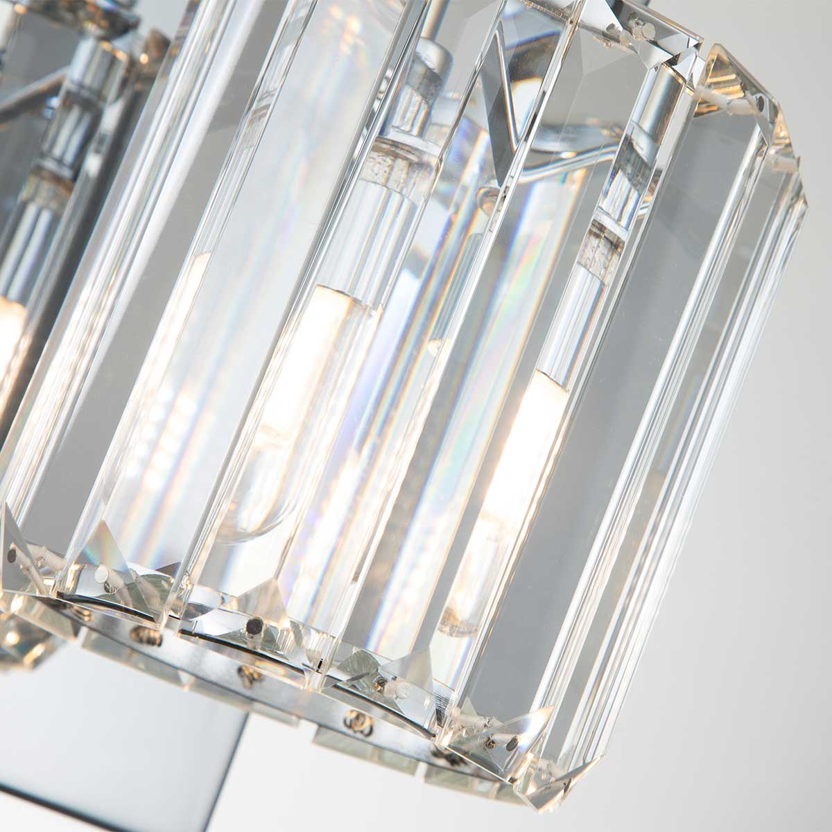 Divine Ø12 Chrom poliert badezimmerlampe Von Elstead Lighting - Die Lampe hat die Schutzart IP44 und ist daher ideal für den Einsatz im Badezimmer geeignet.