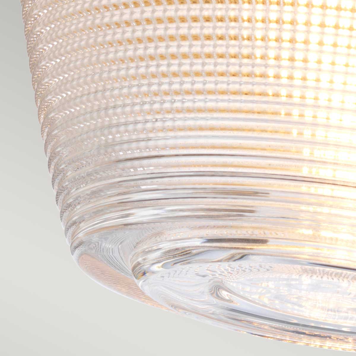 Dublin Ø18 Messing badezimmerlampe Von Elstead Lighting - Sie entspricht der Schutzart IP44 und ist für den Einsatz in Feuchträumen geeignet.