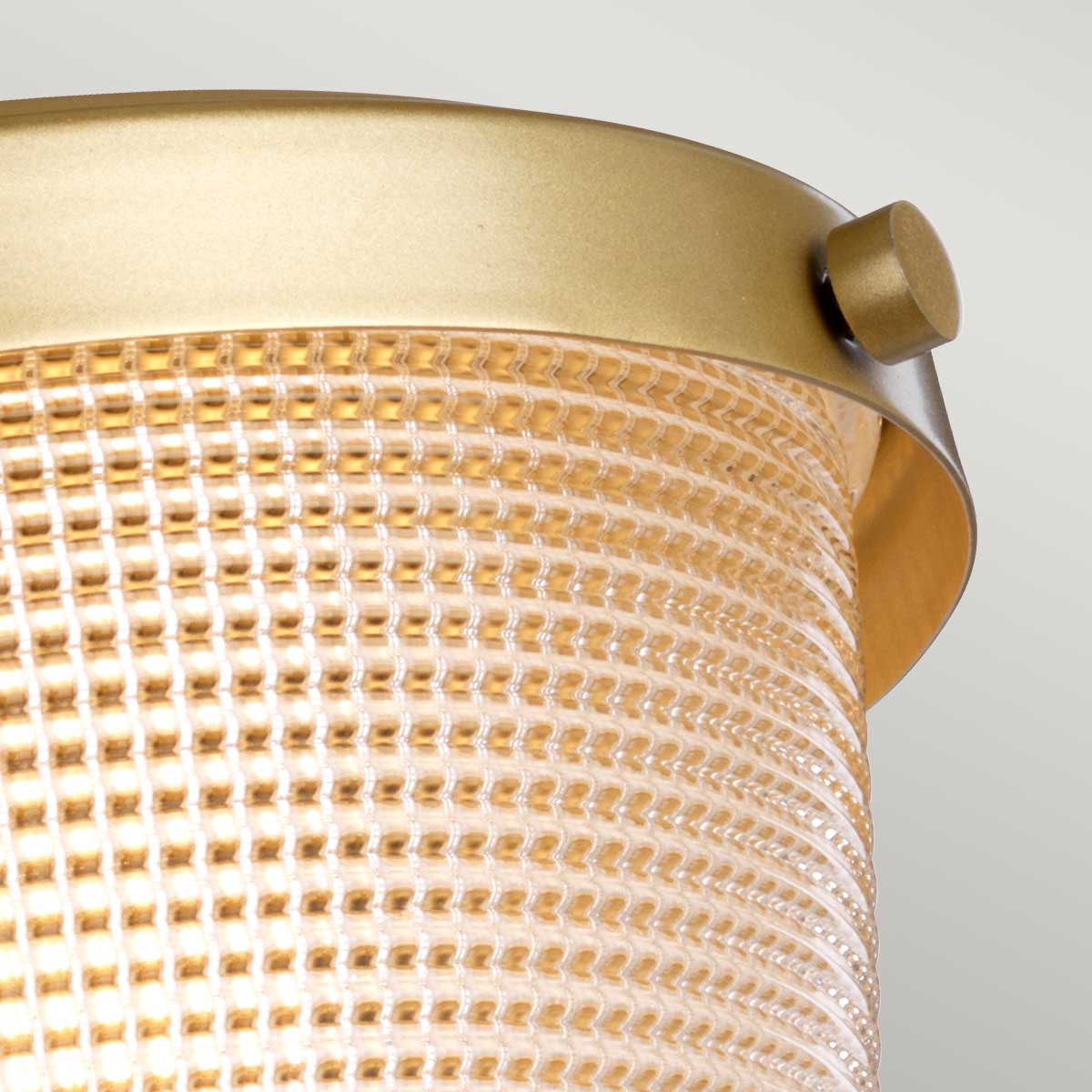 Dublin Ø18 Messing badezimmerlampe Von Elstead Lighting - Sie entspricht der Schutzart IP44 und ist für den Einsatz in Feuchträumen geeignet.
