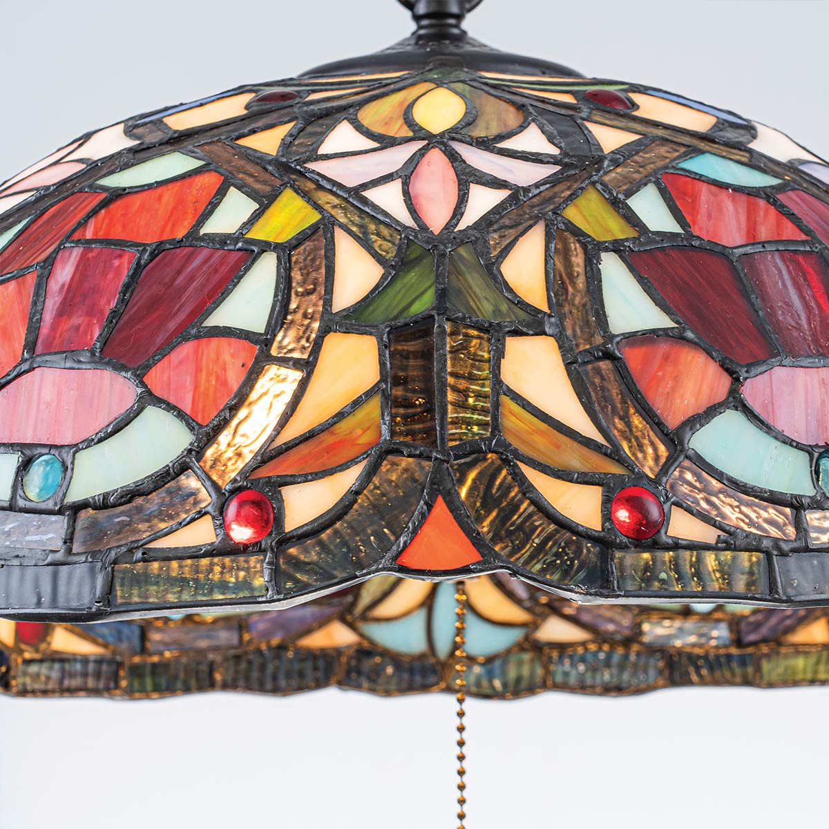 Larissa Ø38 Mehrfarbig Von Elstead Lighting - Beim Einschalten der Lampe kommen die wundersch&ouml;nen Farben des Glases besonders gut zur Geltung und erzeugen ein warmes und stimmungsvolles Licht im Raum.