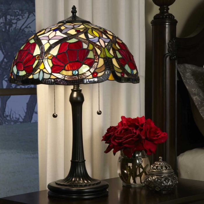 Larissa 58cm Mehrfarbig Von Elstead Lighting - Es ist in satten Juwelentönen und sanften Pastelltönen gestaltet und in einem klassischen Jugendstilmuster angeordnet.