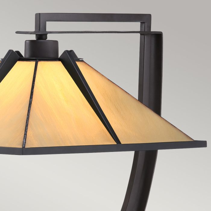 Pomeroy 55cm Bronze/Gelb Von Elstead Lighting - Durch sein überhängendes Design scheint der sanfte gelbe Schirm in der Mitte des Lampensockels zu schweben, der ein elegantes Bronze-Finish aufweist.