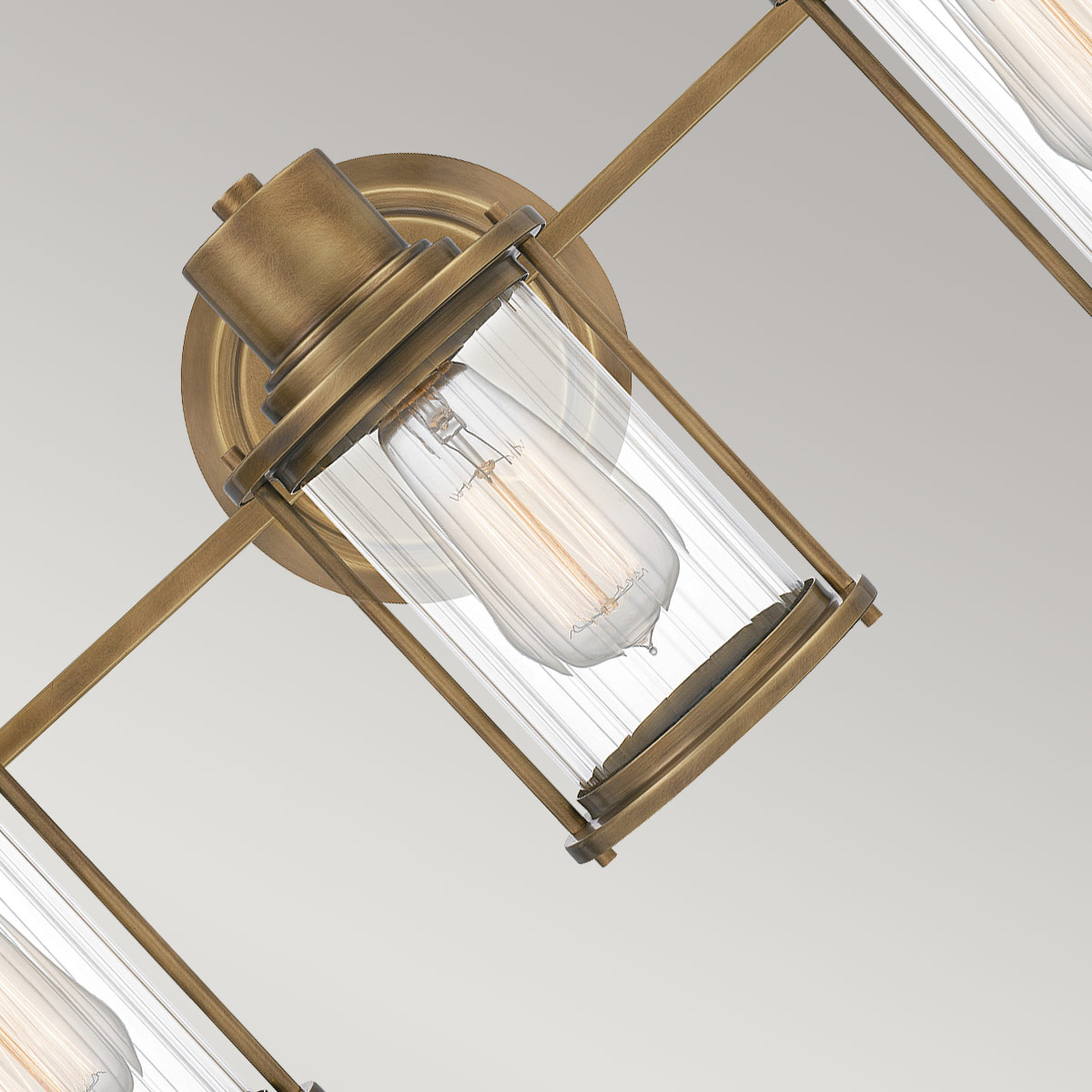 Riggs 56cm Rohmessing badezimmerlampe Von Elstead Lighting - Aus Stahl gefertigt und mit einer robusten Konstruktion sorgt Riggs für stilvolles und funktionales Licht im Zuhause.