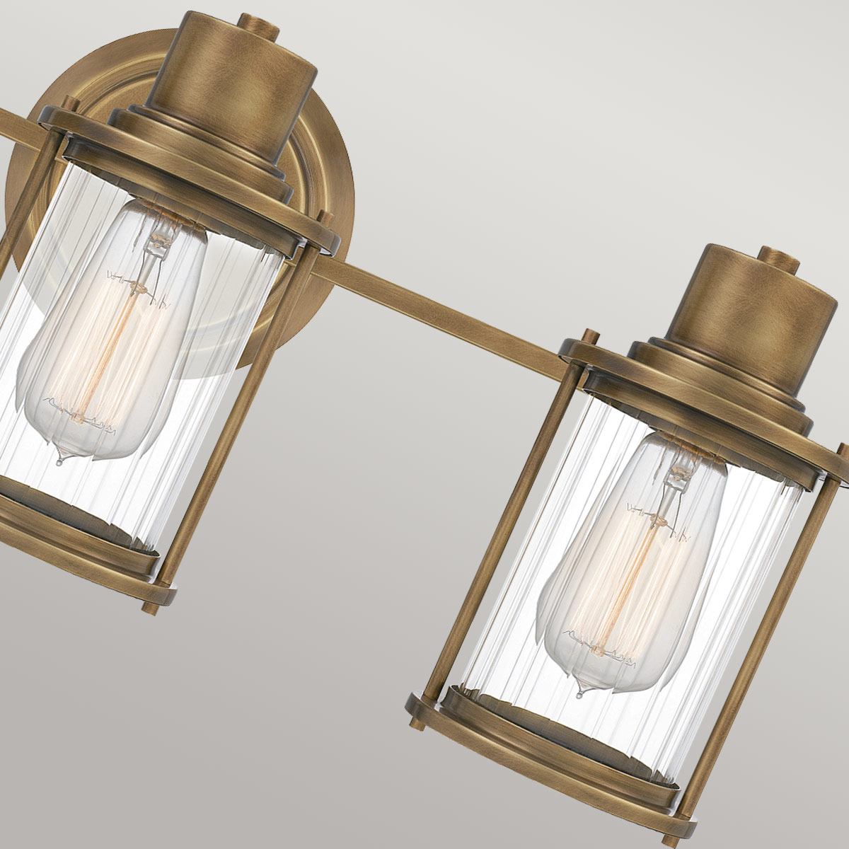 Riggs 56cm Rohmessing badezimmerlampe Von Elstead Lighting - Aus Stahl gefertigt und mit einer robusten Konstruktion sorgt Riggs für stilvolles und funktionales Licht im Zuhause.