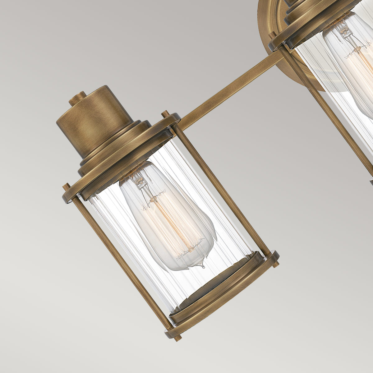 Riggs 56cm Rohmessing badezimmerlampe Von Elstead Lighting - Aus Stahl gefertigt und mit einer robusten Konstruktion sorgt Riggs für stilvolles und funktionales Licht im Zuhause.