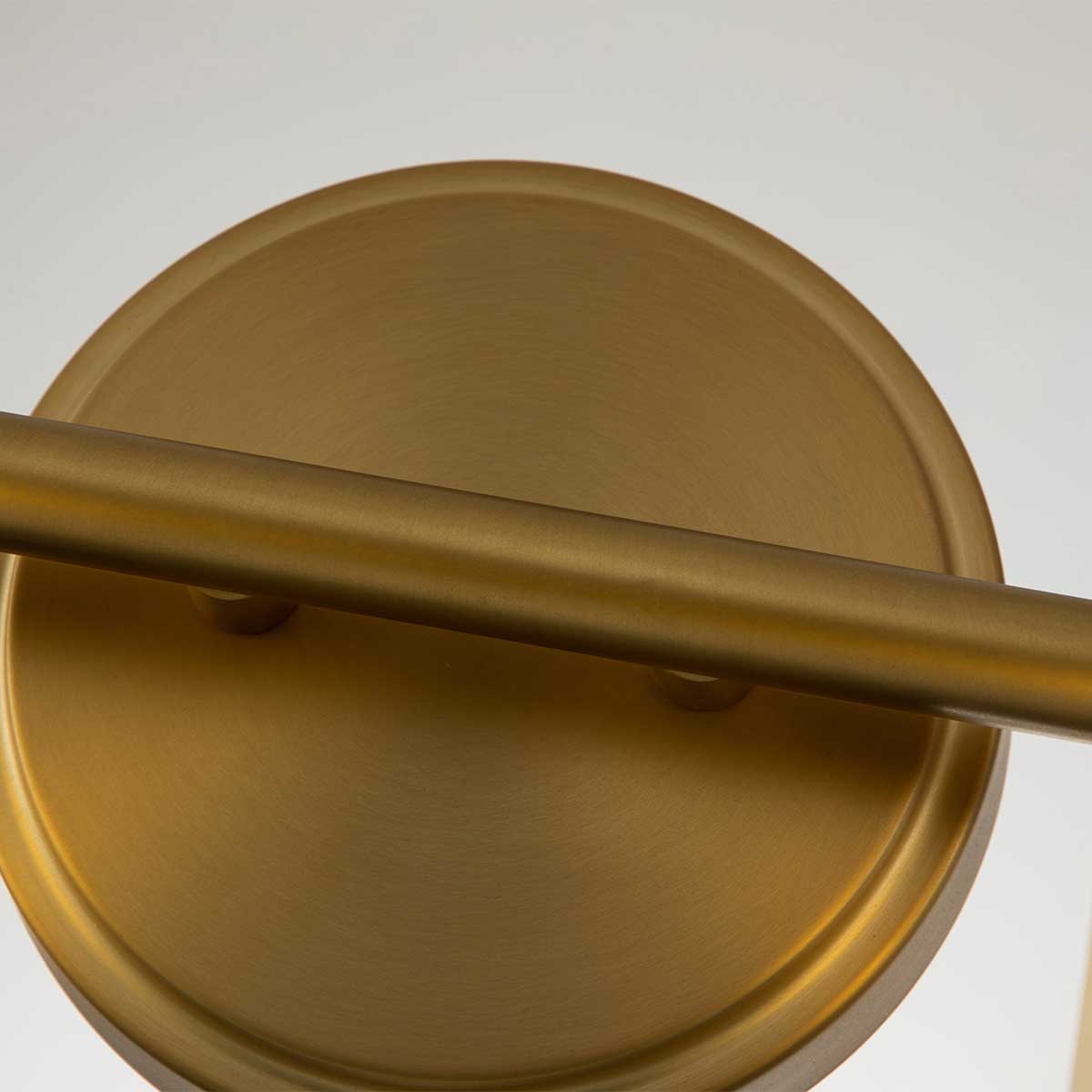 Swell 36cm Gebürstetes Messing badezimmerlampe Von Elstead Lighting - Die Swell-Wandleuchte aus geb&uuml;rstetem Messing ist ein stilvoller amerikanischer Klassiker aus Stahl mit Milchglas.