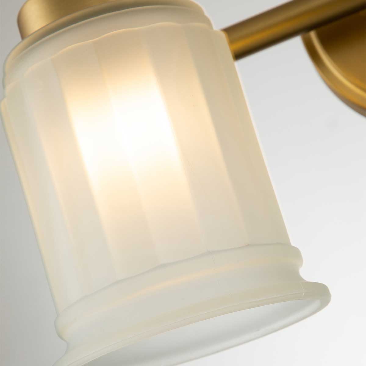 Swell 36cm Gebürstetes Messing badezimmerlampe Von Elstead Lighting - Die Swell-Wandleuchte aus geb&uuml;rstetem Messing ist ein stilvoller amerikanischer Klassiker aus Stahl mit Milchglas.