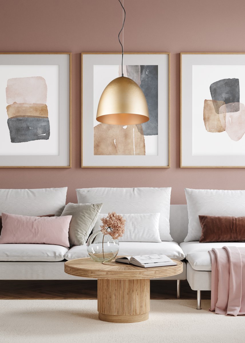 Tilda Ø40 Mattes Messing hängelampe Von Trio Lighting - Die elegante Form und die moderne matte Messingfarbe schaffen eine warme und einladende Atmosphäre.