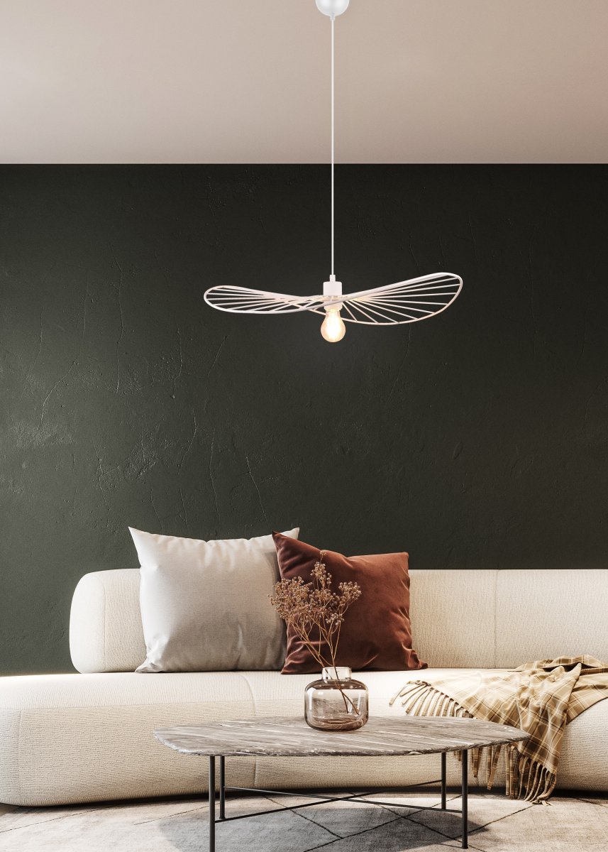 Chapeau Ø60 Weiß hängelampe Von Trio Lighting - Durch ihr dekoratives Metallgehäuse ist sie die perfekte Ergänzung für Wohn- und Esszimmer und verleiht dort durch ihr wunderschönes Licht- und Schattenspiel ein einzigartiges Gefühl von Leichtigkeit.