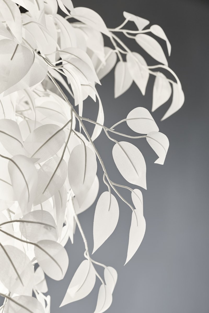 Leavy Weiß stehlampe Von Trio Lighting - Die Stehleuchte Leavy ist mit ihren dekorativen Kunststoffblättern, die ihr einen unverwechselbaren und bezaubernden Stil verleihen, ein einzigartiges und beeindruckendes Highlight in Ihrem Zuhause.