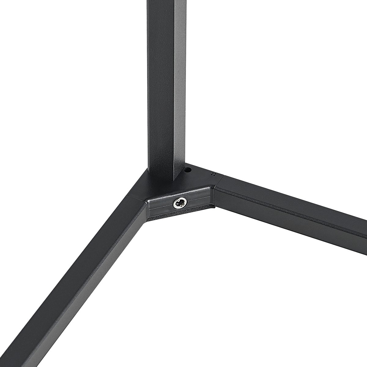 Level Schwarz stehlampe Von Trio Lighting - Das stilvolle schwarze Design f&uuml;gt sich in jeden Raum ein und eignet sich daher perfekt sowohl f&uuml;r Wohnzimmer als auch f&uuml;r Spielzimmer.