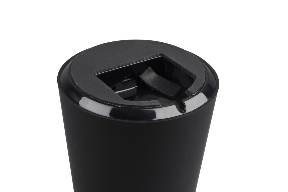 Lennon 22cm Schwarz tragbare Von Trio Lighting - Die Tischlampe Lennon kombiniert stilvolles Design mit praktischer Funktion und ist perfekt f&uuml;r den Einsatz im Innen- und Au&szlig;enbereich geeignet.