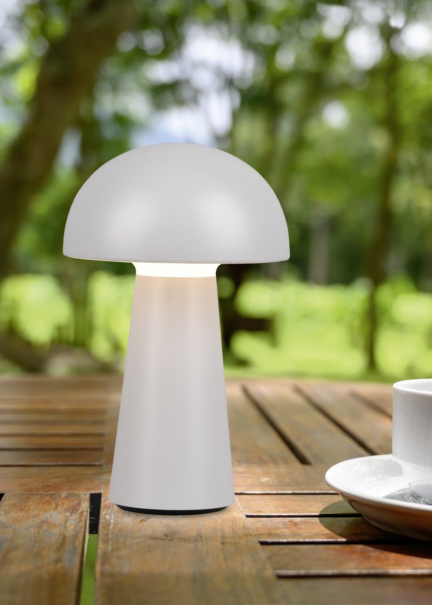 Lennon 22cm Grau tragbare Von Trio Lighting - Die Tischlampe Lennon kombiniert stilvolles Design mit praktischer Funktion und ist perfekt für den Einsatz im Innen- und Außenbereich geeignet.