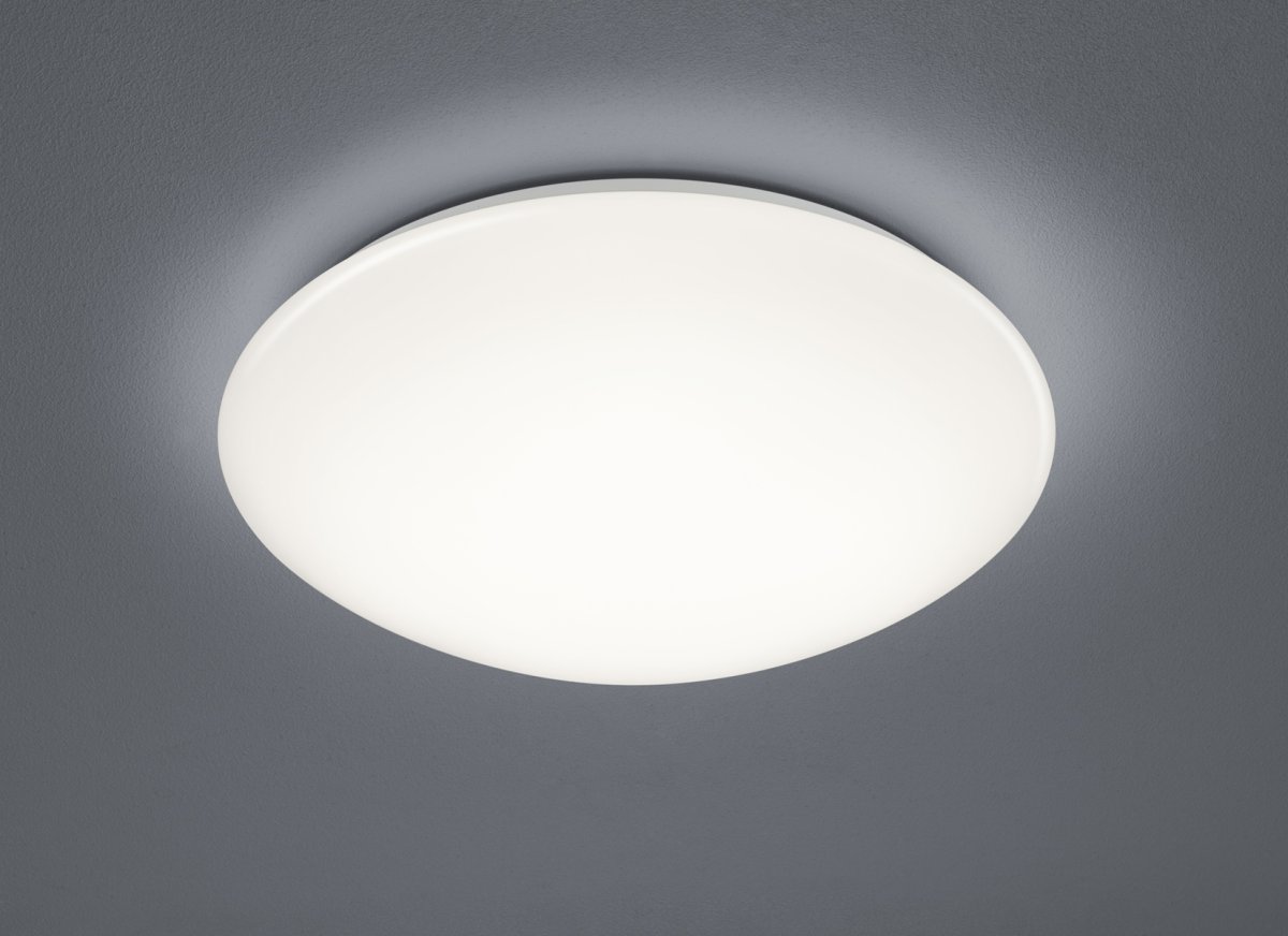 Prodo Ø50 Weiß deckenleuchte Von Trio Lighting - Die integrierte Beleuchtung ist dimmbar und die Farbtemperatur l&auml;sst sich mit der mitgelieferten Fernbedienung einstellen.