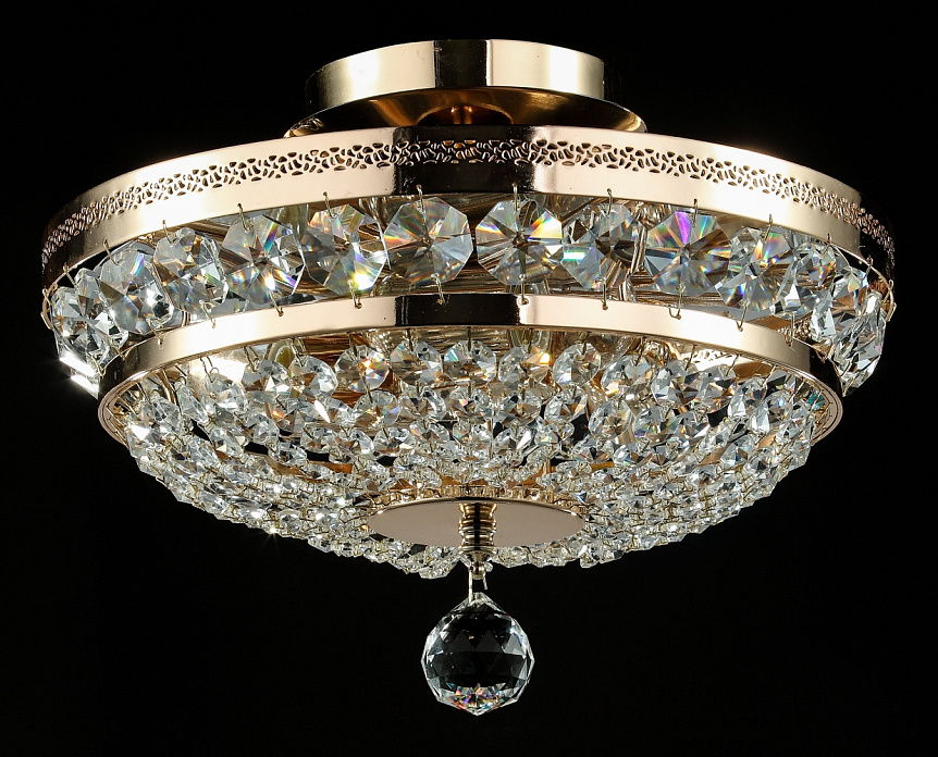 Ottilia Ø32 Gold kristall Von Maytoni - Die funkelnden Prismen reflektieren das Licht und erzeugen ein strahlendes Lichtspiel, das dem Raum eine luxuri&ouml;se Atmosph&auml;re verleiht.