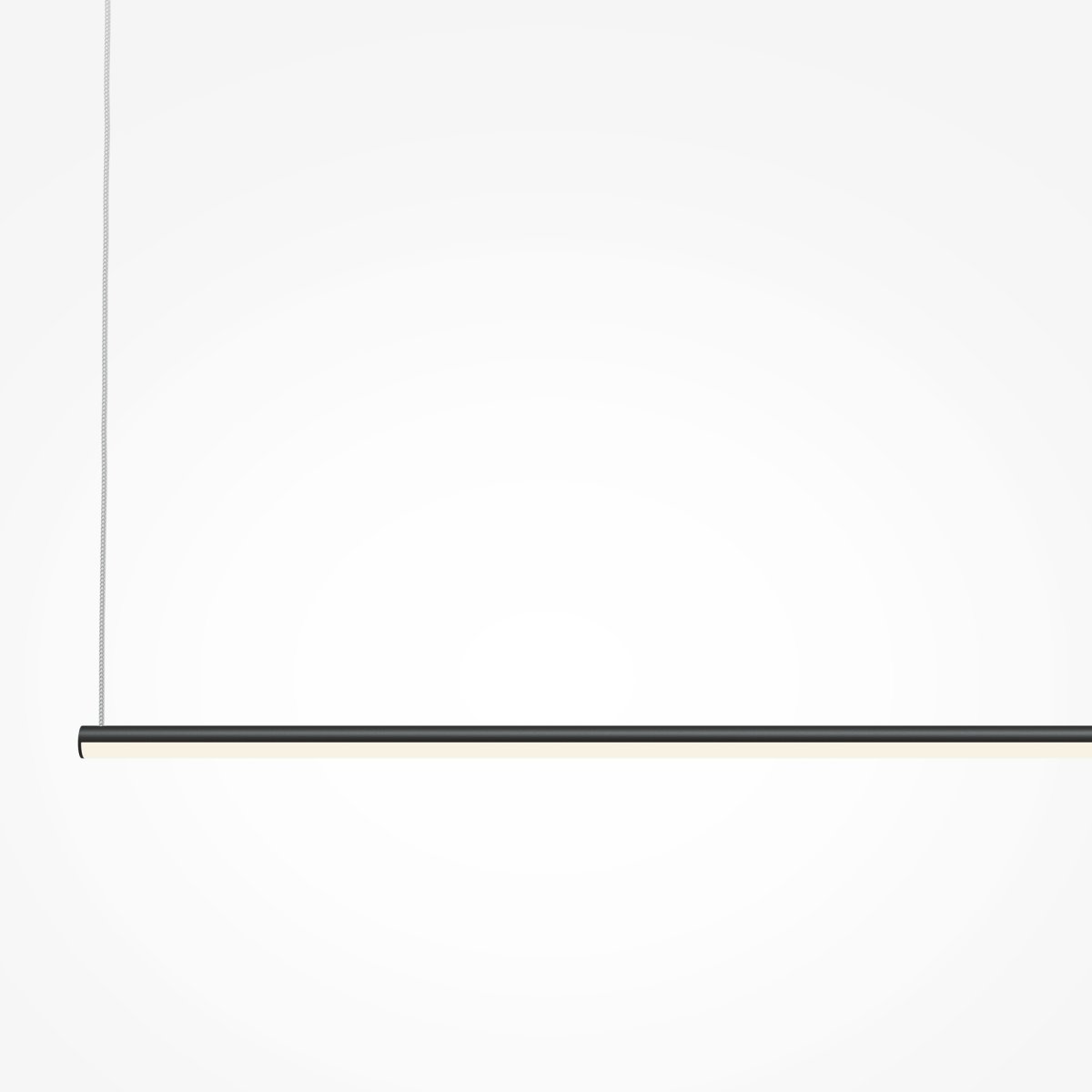 Halo 120cm Schwarz hängelampe Von Maytoni - Die schlichte und elegante Form macht sie zu einer vielseitigen Beleuchtungslösung, die sich sowohl in moderne als auch in industrielle Innenräume einfügt und gleichzeitig als diskretes Stil-Statement dient.
