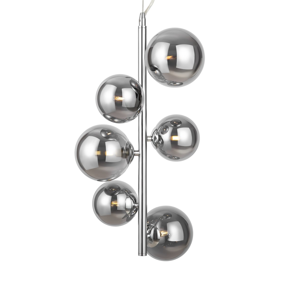 Dallas Ø30 Chrom hängelampe Von Maytoni - Ihr einzigartiges Design mit runden Glaskuppeln in verschiedenen Richtungen erzeugt ein dramatisches und elegantes Lichtspiel, das den Raum mit Wärme und Charakter erfüllt.