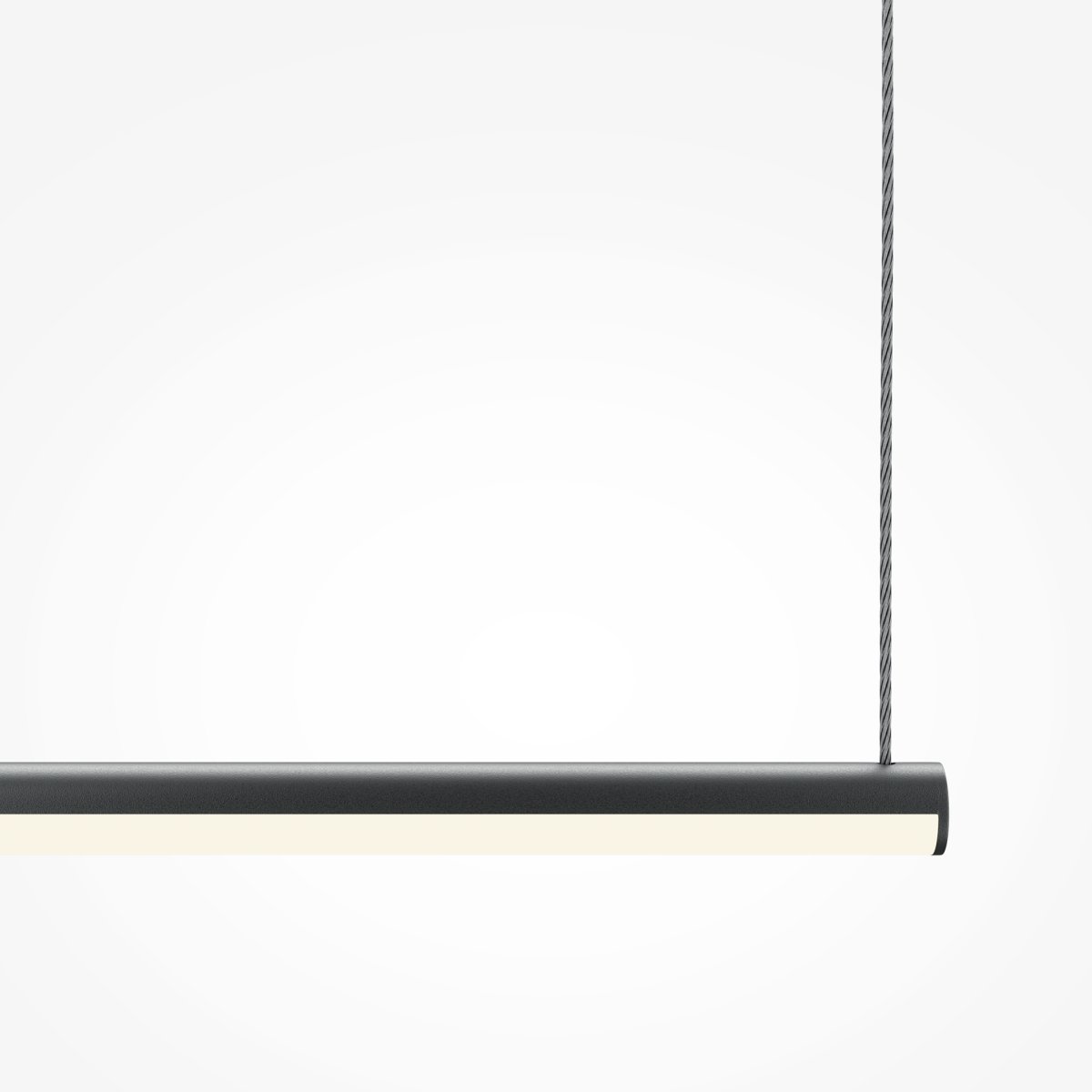 Halo 120cm Schwarz hängelampe Von Maytoni - Die schlichte und elegante Form macht sie zu einer vielseitigen Beleuchtungslösung, die sich sowohl in moderne als auch in industrielle Innenräume einfügt und gleichzeitig als diskretes Stil-Statement dient.