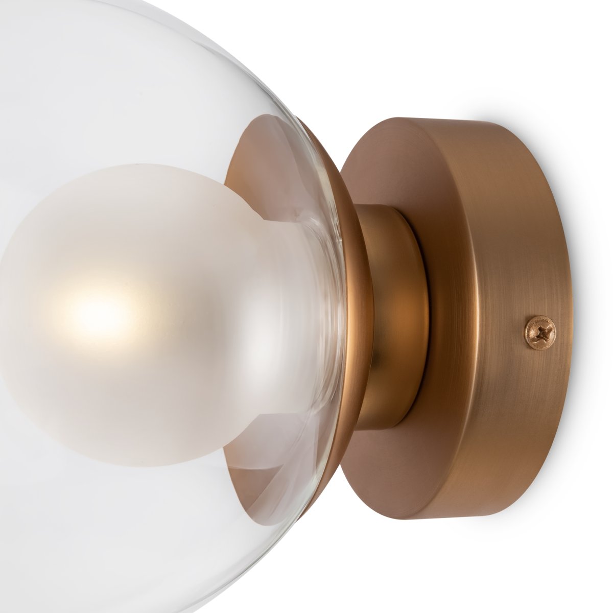 Basic form Ø15 Gold wandlampe Von Maytoni - Mit einem runden, klaren Glasschirm und einem goldenen Sockel spendet die Lampe ein weiches und warmes Licht, das eine einladende Atmosphäre schafft.
