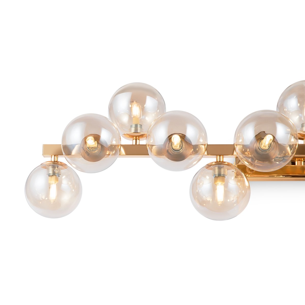 Dallas 95cm Gold wandlampe Von Maytoni - Ihr einzigartiges Design mit runden Glaskuppeln in verschiedenen Richtungen erzeugt ein dramatisches und elegantes Lichtspiel, das den Raum mit Wärme und Charakter erfüllt.