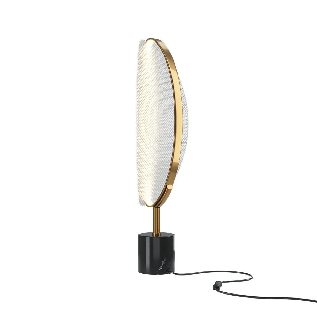 Breeze 63cm Messing tischlampe Von Maytoni - Die einzigartige Form der Lampe verbreitet ein weiches und angenehmes Licht und eignet sich daher perfekt als dekorative Lichtquelle in Ihrem Wohnzimmer.
