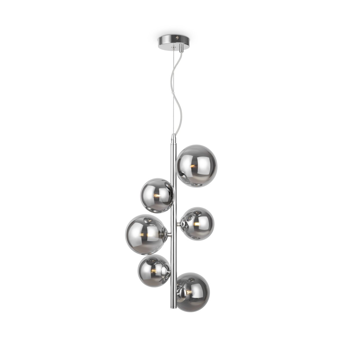 Dallas Ø30 Chrom hängelampe Von Maytoni - Ihr einzigartiges Design mit runden Glaskuppeln in verschiedenen Richtungen erzeugt ein dramatisches und elegantes Lichtspiel, das den Raum mit Wärme und Charakter erfüllt.