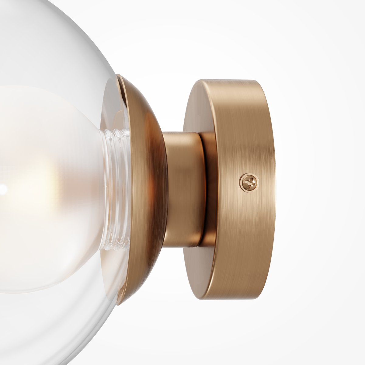 Basic form Ø20 Gold wandlampe Von Maytoni - Mit einem runden, klaren Glasschirm und einem goldenen Sockel spendet die Lampe ein weiches und warmes Licht, das eine einladende Atmosphäre schafft.