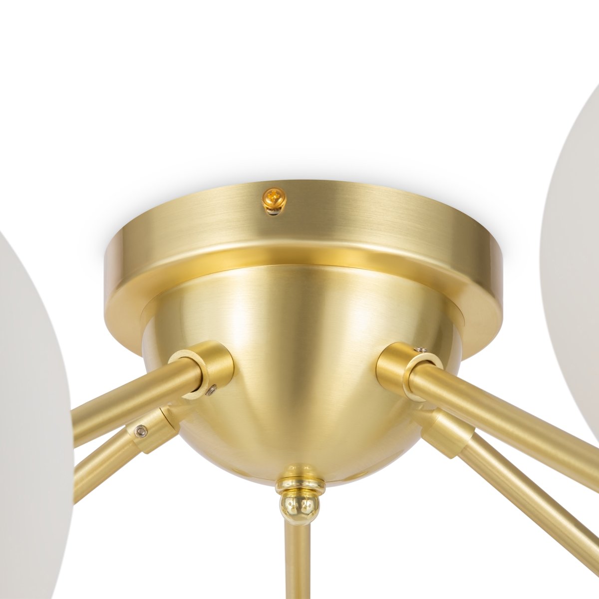 Dallas 20 Gold deckenleuchte Von Maytoni - Ihr einzigartiges Design mit runden Glaskuppeln in verschiedenen Richtungen erzeugt ein dramatisches und elegantes Lichtspiel, das den Raum mit Wärme und Charakter erfüllt.