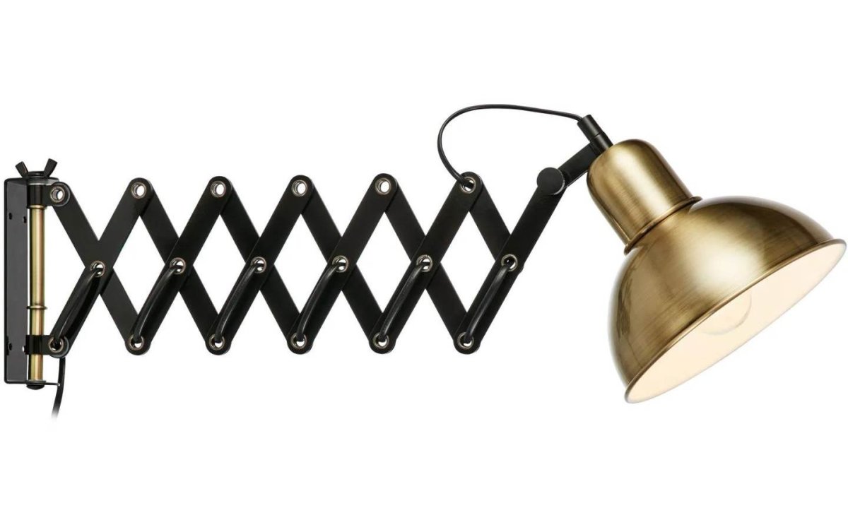 Riggs 75cm Schwarz wandlampe Von Markslöjd - Leuchtenk&ouml;rper und Arm bestehen aus schwarzem Metall, der Leuchtenkopf hat eine Au&szlig;enseite aus Messing mit Antik-Finish.