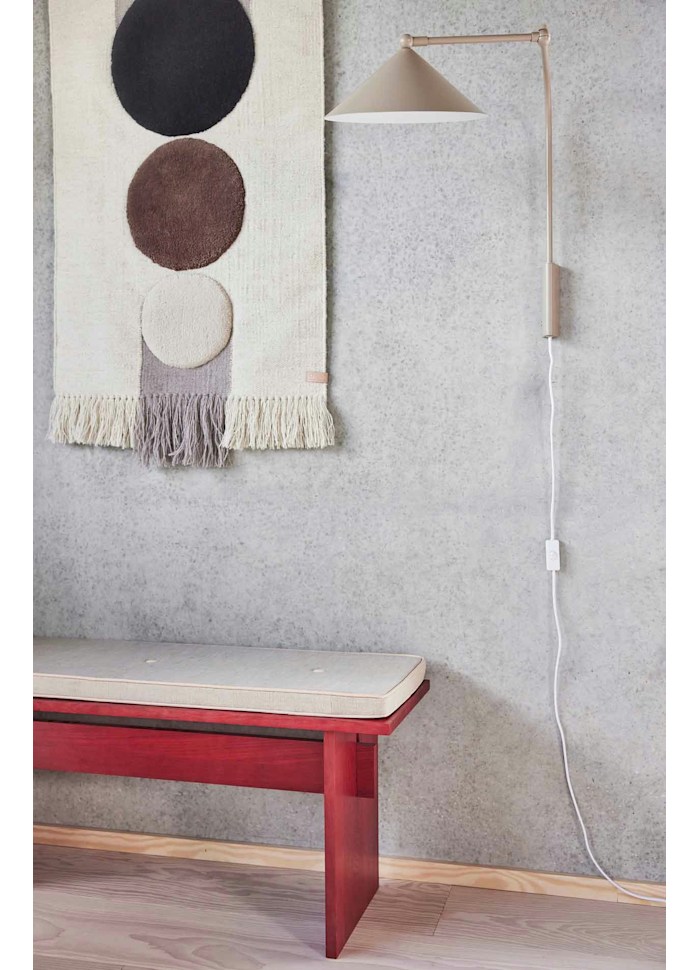 Kasa 60cm Beige wandlampe Von OYOY - Dank ihrer eleganten Form passt die Leuchte in jedes Interieur und verleiht dem Raum Charakter und Stil.