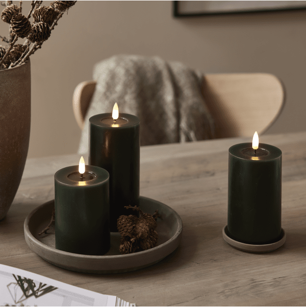 LED Stumpenkerze Flamme Flow Grün Von Star Trading - Sowohl einzeln als auch in der Gruppe mit weiteren Leuchten der Flamme-Serie ist diese LED-Leuchte eine sch&ouml;ne Dekoration.