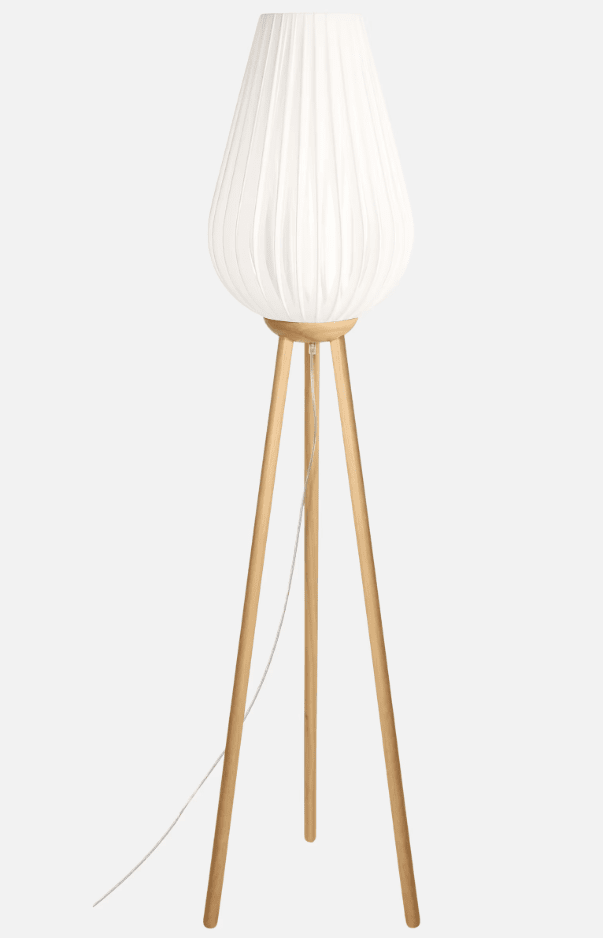 Swea Natur stehlampe Von Globen Lighting - Stehleuchte aus ge&ouml;lter, gedrechselter Esche.