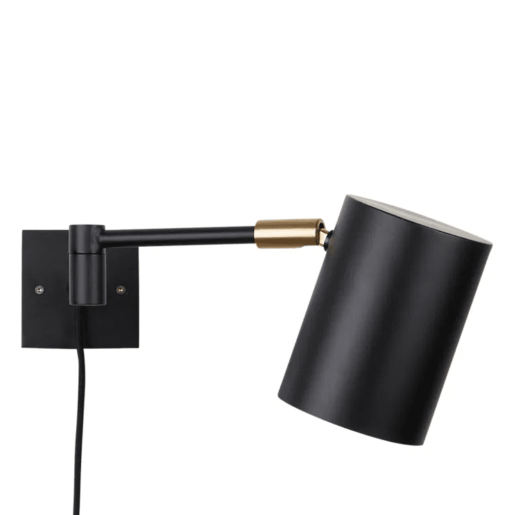 Hali Schwarz Von H. Skjalm P - Schlichte und elegante Lampe, die sich perfekt für das Büro, den Flur oder als Leselampe im Schlafzimmer oder neben dem Sofa eignet.